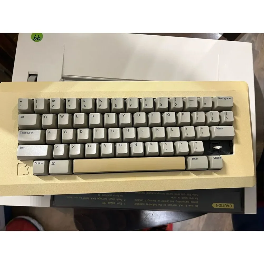 Apple M0110 Original Macintosh Keyboard *MISSING / BROKEN KEY* Vintage